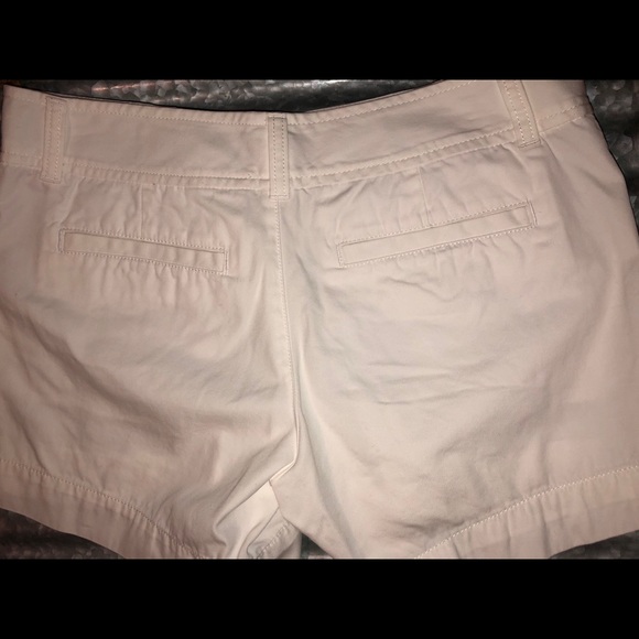 Lilly Pulitzer shorts size 2. - Picture 3 of 4